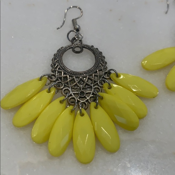 Earrings - Picture 2 of 3